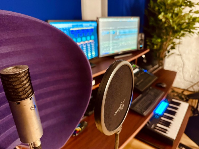 Arbeitsplatz Musikproduktion in meinem Raum für Studio und Coaching